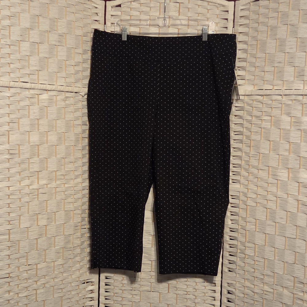 Zac & Rachel Black and White Polka Dot Capris. NWT, Size 18W